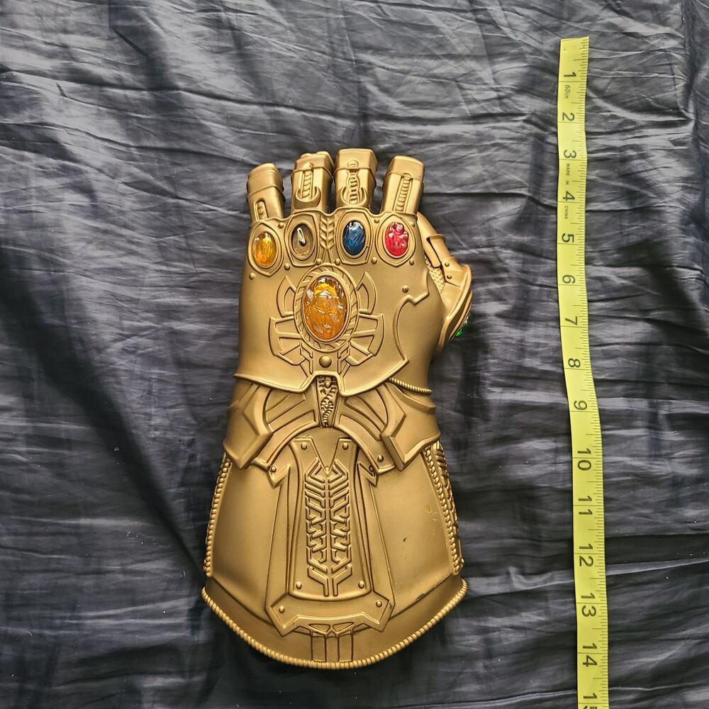 Thanos Infinity Gauntlet With LED Lights Electrical Marvel MCU Avengers damage